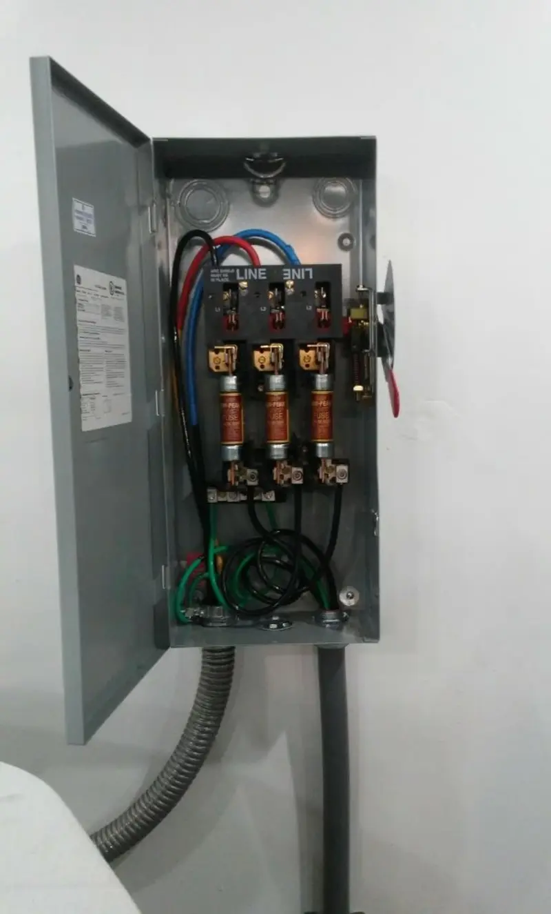 Three-phase disconnect switch installed for Smoke Detector Installation in Kosciusko